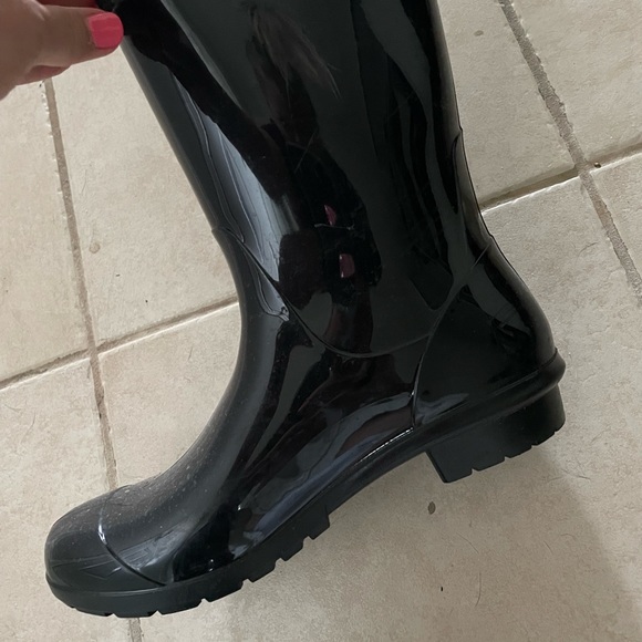 Ugg rain boots - Picture 3 of 5